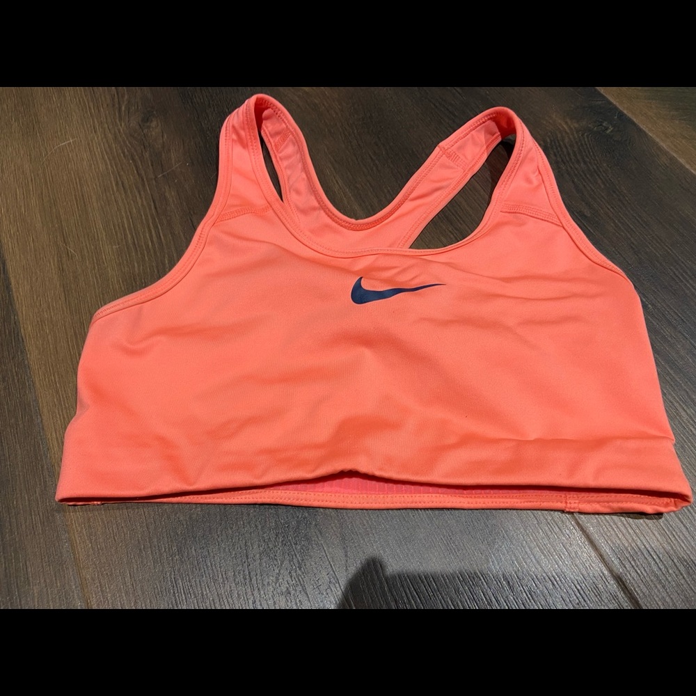 Nike Medium Support Sports Bra Size Medium NWOT